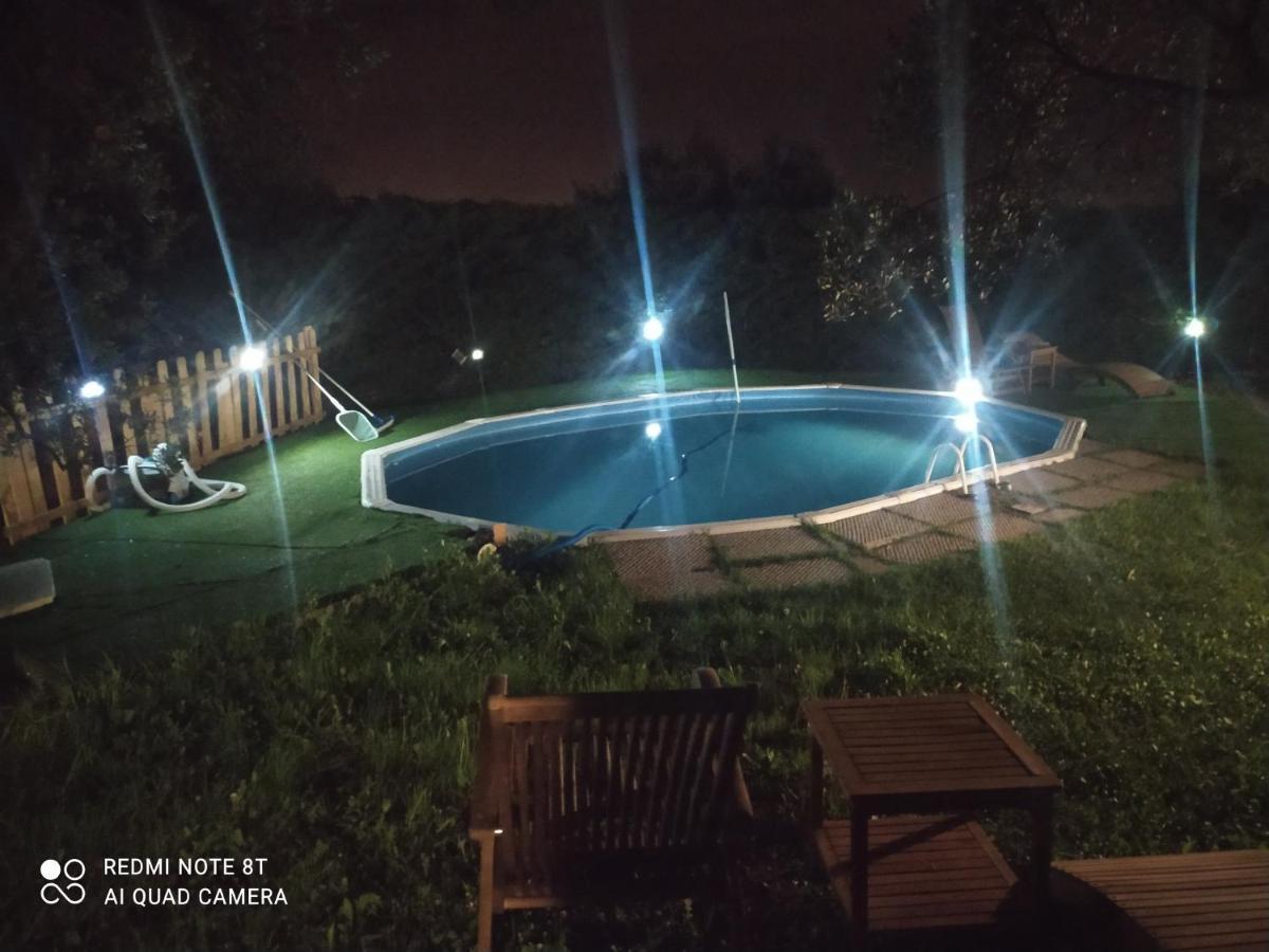 Ferienwohnung Il Borgo Dei Pini Vinci Exterior foto