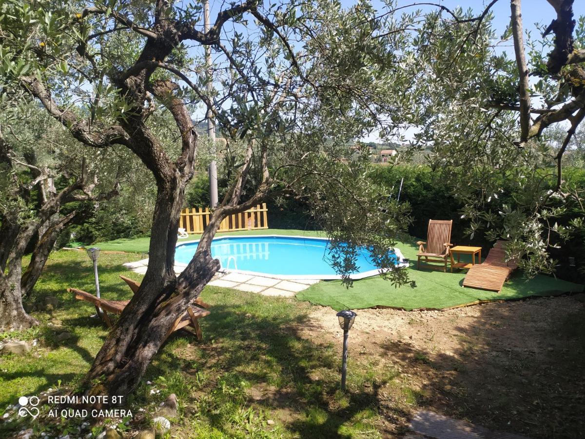 Ferienwohnung Il Borgo Dei Pini Vinci Exterior foto