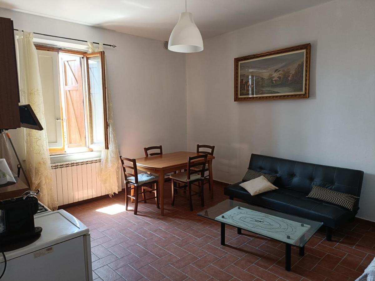 Ferienwohnung Il Borgo Dei Pini Vinci Exterior foto