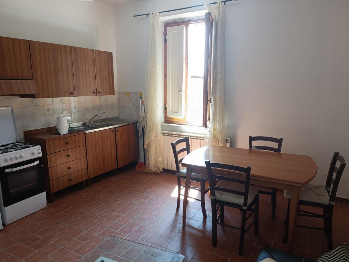 Ferienwohnung Il Borgo Dei Pini Vinci Exterior foto