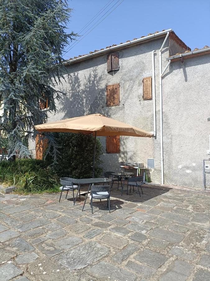 Ferienwohnung Il Borgo Dei Pini Vinci Exterior foto