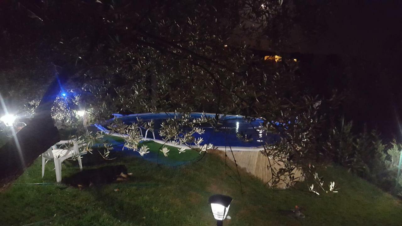Ferienwohnung Il Borgo Dei Pini Vinci Exterior foto