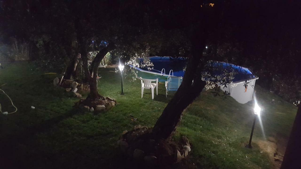 Ferienwohnung Il Borgo Dei Pini Vinci Exterior foto