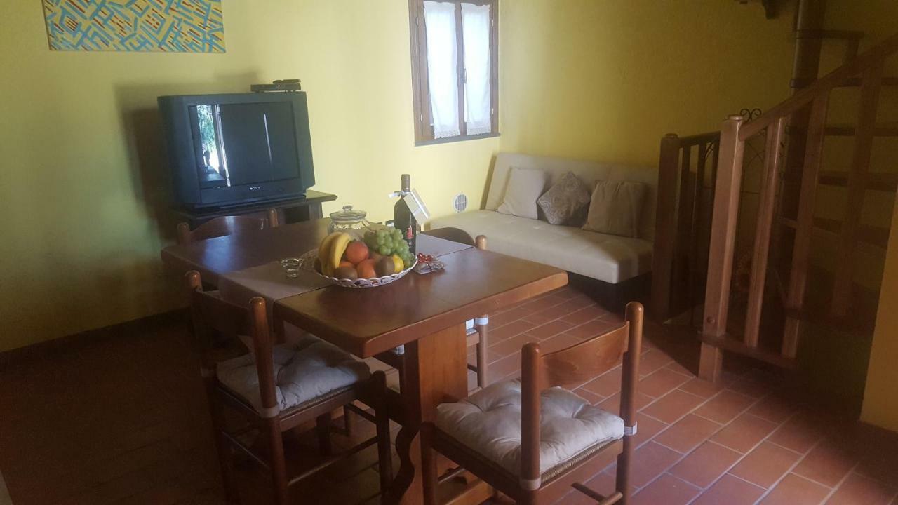 Ferienwohnung Il Borgo Dei Pini Vinci Exterior foto
