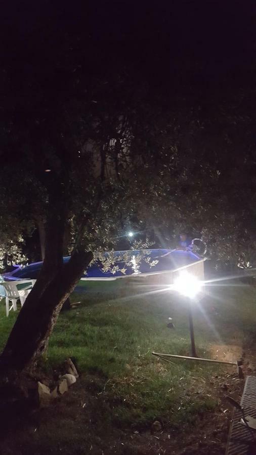 Ferienwohnung Il Borgo Dei Pini Vinci Exterior foto