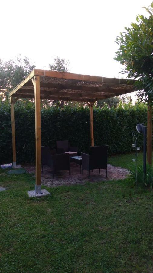 Ferienwohnung Il Borgo Dei Pini Vinci Exterior foto