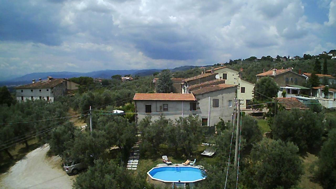 Ferienwohnung Il Borgo Dei Pini Vinci Exterior foto